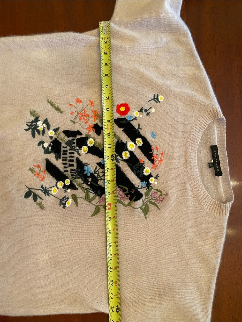 Skull Cashmere Pale Pink Crewneck Sweater with Floral Embroidery Skull  Motif - Picture 10 of 13